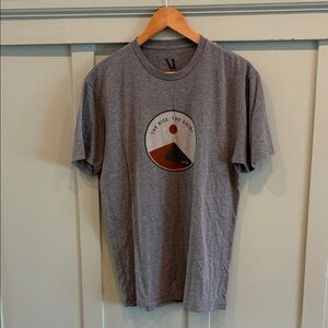 Vuori Dunes Tech T- Shirt - Men's size medium